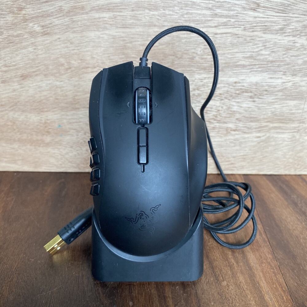 Razer Naga Epic Chroma Wired/Wireless Gaming Mouse RC30-012301 w/ Charging Dock